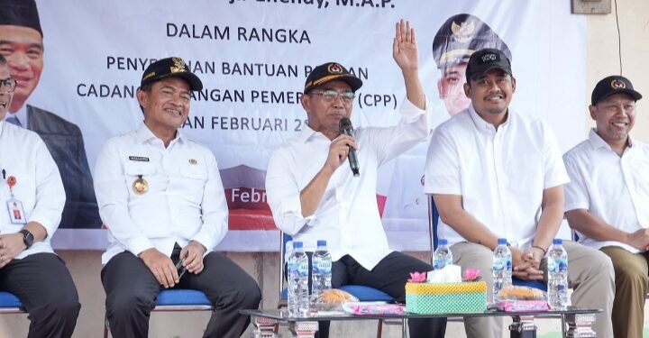 Warga Medan Bisa Berobat Gratis Pakai KTP, Menko PMK Puji Bobby Nasution