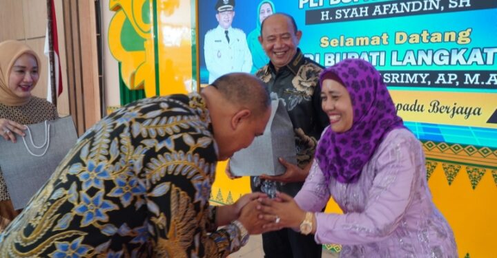Syah Afandin titip Kabupaten Langkat kepada Pj Bupati Langkat Faisal Hasrimy 