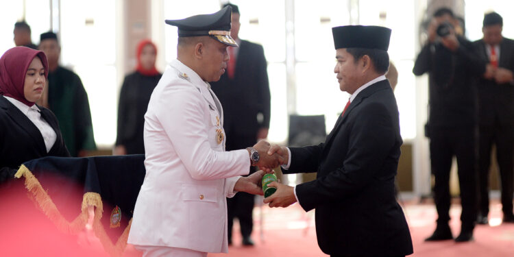 Pj Gubernur Sumut Lantik Faisal Hasrimy jadi Pj Bupati Langkat, Harap Bisa Maksimalkan Potensi Daerah