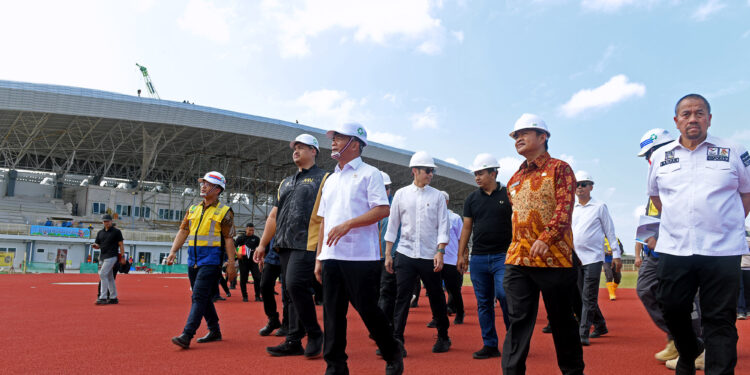 Tinjau Sport Centre Bersama Menko PMK dan Menpora, Pj Gubernur Sumut Optimis Stadion Sepakbola Rampung Juli