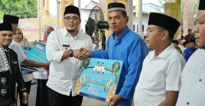 Safari Ramadhan, Pemko Medan Salurkan Bantuan Rp50 Juta Untuk Pembangunan Masjid di Medan Labuhan