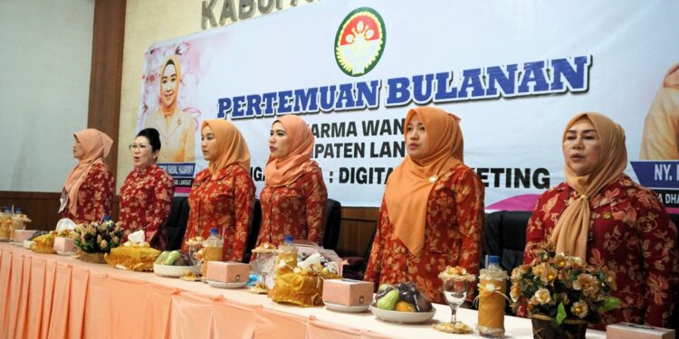 Uke Retno Faisal Hasrimy Hadiri Pertemuan Bulanan DWP Langkat.