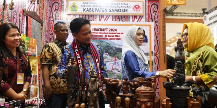 Kunjungi Seluruh Stan asal Sumut di Inacraft 2024, Pj Gubernur Hassanudin Beri Motivasi para Pengrajin