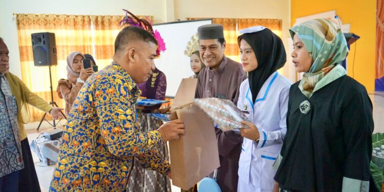 Asisten Adm Umum Musti Wakili Pj Bupati Hadiri Capping Day Mahasiswa Akbid Langkat