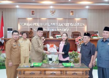 Faisal Hasrimy Sampaikan LKPJ Bupati Langkat 2023 dan Perubahan Propemperda di Paripurna DPRD
