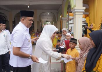 Hadiri Isra Mi’raj di Padang Tualang, Faisal Hasrimy Ajak Masyarakat Awasi Kinerja Camat dan Kades