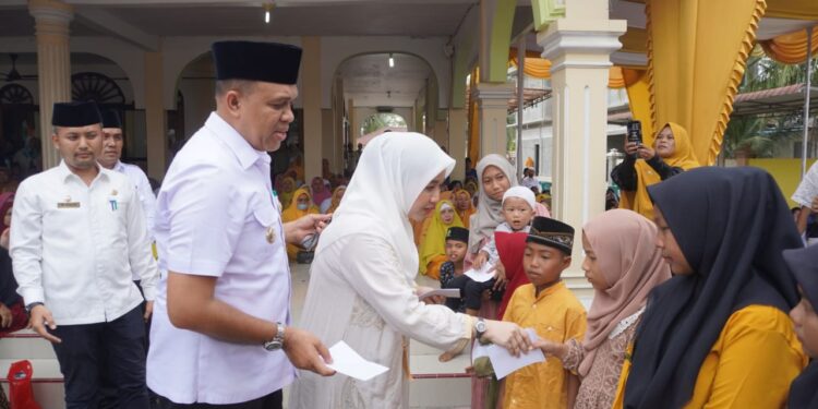 Hadiri Isra Mi’raj di Padang Tualang, Faisal Hasrimy Ajak Masyarakat Awasi Kinerja Camat dan Kades