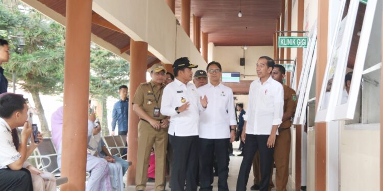 Dampingi Presiden Tinjau RSUD Sibuhuan, Pj Gubernur Sebut Rasio Tempat Tidur RS di Sumut Lebihi Standar WHO