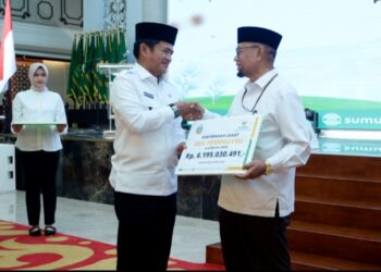 Serahkan Zakat ASN Pemprov Sumut Rp6 Miliar, Pj Gubernur Ajak Masyarakat Senantiasa Berzakat