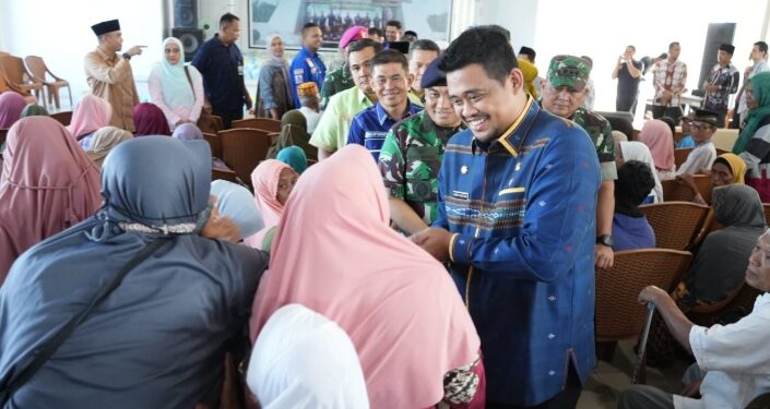 Bagikan 1.100 Paket Sembako, Bobby Apresiasi Kepedulian IKAPTK Kota Medan