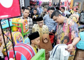 Wali Kota Medan Ajak Anak Yatim Berbelanja Baju Lebaran