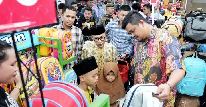 Wali Kota Medan Ajak Anak Yatim Berbelanja Baju Lebaran