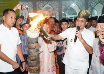 Pawai Suluh Maryam 27 Ramadhan Desa Hinai Kanan, Pj. Bupati Langkat Disambut Ribuan Masyarakat.