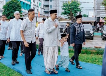 Salat Idulfitri Bersama Ribuan Warga, Bobby: Maknai 1 Syawal untuk Saling Memaafkan
