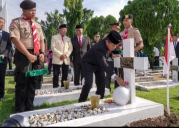Ziarah ke Makam Pemimpin Terdahulu, Pj Gubernur Hassanudin Berharap HUT ke-76 Bawa Sumut Lebih Hebat