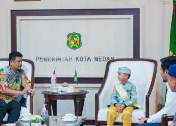 Juara Kompetisi Hafiz Indonesia 2024, Bobby Hadiahkan Umroh Ibu dan Kedua Adik Gibran