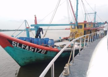 Kapal Ikan Malaysia Mencuri Ikan di Perairan Indonesia Ditangkap