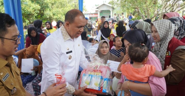 Tinjau Posyandu, Pj. Bupati Langkat: Pemerintah Peduli, Jangan Lelah Mencintai Negeri dan Masyarakat