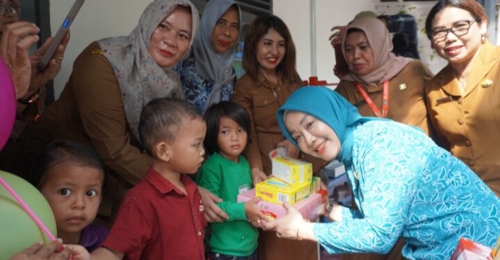 Tinjau Posyandu di Kecamatan Stabat, Uke Retno Faisal Hasrimy Beri Perhatian Khusus Pencegahan Stunting