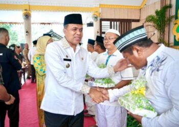 Faisal Hasrimy Tepung Tawari Calon Jama’ah Haji Kabupaten Langkat 