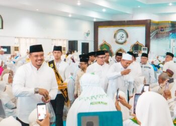 Lepas 2.482 Calhaj Asal Medan, Bobby Nasution Minta Camat Jaga dan Perhatikan Keluarga Jamaah