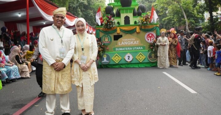 Promosikan Wisata dan Budaya, Pj. Bupati Langkat Ikut Serta dalam Parade Mobil Hias di Kota Solo