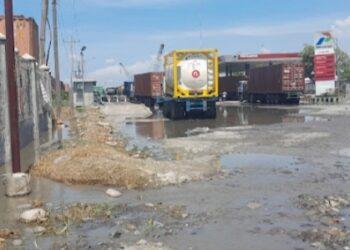 Air Limbah PT BI Hancurkan Jalan Raya Pelabuhan Belawan