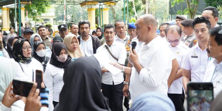 Pj Bupati Langkat Temui Aliansi Guru Honorer Peserta PPPK Tahun 2023 Langkat 