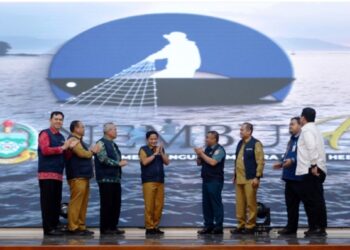 Lindungi Nelayan Sumut, Pj Gubernur Serahkan Asuransi Nelayan dan Luncurkan NEMBUSH