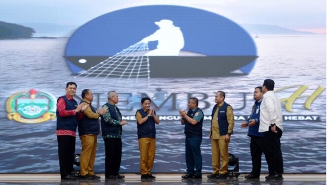 Lindungi Nelayan Sumut, Pj Gubernur Serahkan Asuransi Nelayan dan Luncurkan NEMBUSH