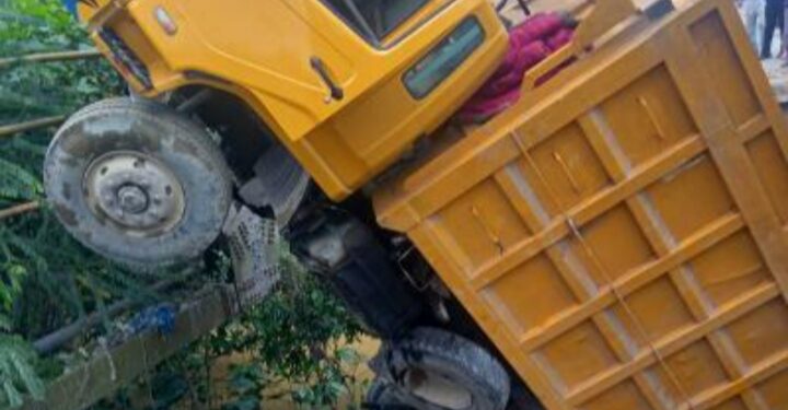“Titi Besi” Batang Serangan Ambruk Tidak Ada Korban Jiwa, Pengguna Jalan Diarahkan Melintasi Jembatan Darurat