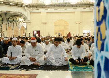 Pj Gubernur Sumut Salat Iduladha 1445 H Bersama Ribuan Masyarakat di Masjid Agung Medan
