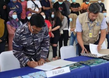 TNI AL Tim F10QR Mengamankan PMI Ilegal Saat Baru Pulang dari Malaysia