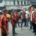Puluhan Anggota IPK Mencopot Atribut dan Menggantinya dengan Atribut PP