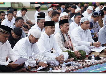 Pj Wali Kota Tebing Tinggi dan Keluarga Laksanakan Sholat Idul Adha 1445 H di Lapangan Merdeka