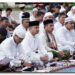 Pj Wali Kota Tebing Tinggi dan Keluarga Laksanakan Sholat Idul Adha 1445 H di Lapangan Merdeka