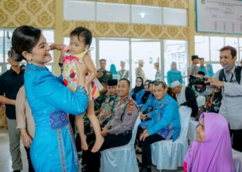 Atasi Stunting di Medan Marelan, Kahiyang Beri Makanan Tambahan 34 Anak Stunting