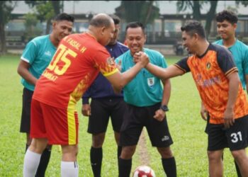 Pj Bupati Langkat Faisal Hasrimy Galang Persahabatan lewat Pertandingan Sepak Bola