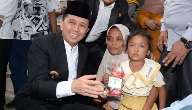 Peringati HUT Kabupaten Padanglawas, Pj Gubernur Agus Fatoni Bagikan Sembako, Alsintan hingga Bantuan UMKM