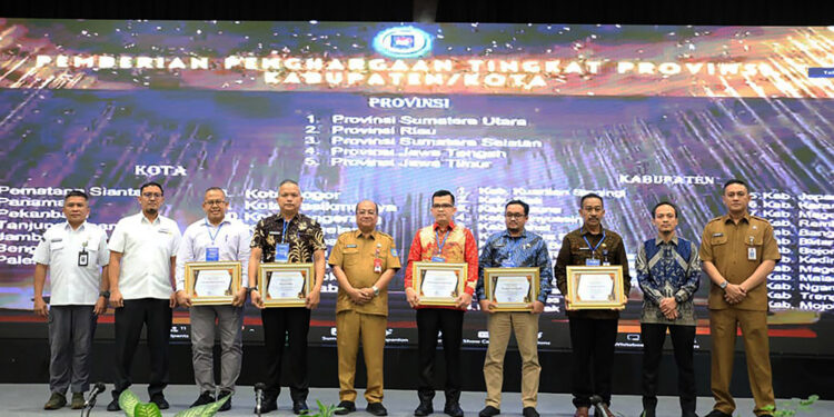 Sukseskan Pelaksanaan Pilkada Serentak Tahun 2024, Provinsi Sumut Raih Penghargaan dari Kemendagri