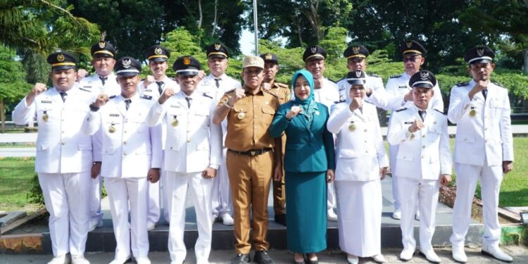 Pj. Bupati Langkat Beri Penghargaan untuk Kecamatan dan Kelurahan Terbaik 2024, serta Atlet Pelajar Berprestasi