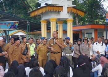 Pj Bupati Langkat Menemui Sekaligus Mendengarkan Keluhan Peserta Aksi Damai Forum P3K Guru 2023 Kab. Langkat