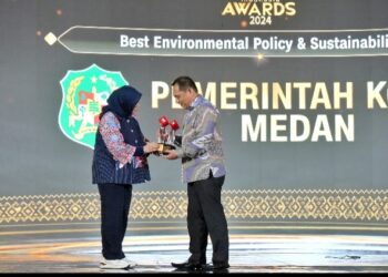 Wali Kota Medan Raih Dua Penghargaan di Ajang CNN Indonesia Awards 2024
