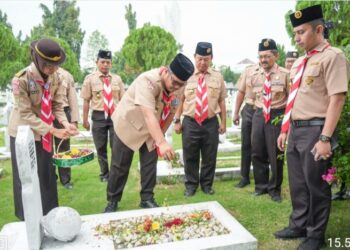 Sambut Hari Pramuka ke-63, Pj Sekda Kota Medan Pimpin Ziarah Makam Pahlawan