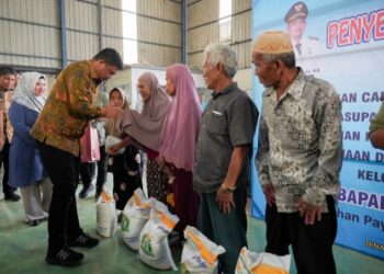 Bobby Serahkan 81.569 BP-CBP kepada Penerima Manfaat, 1.000 Nelayan Terima Kartu BPJS Ketenagakerjaan