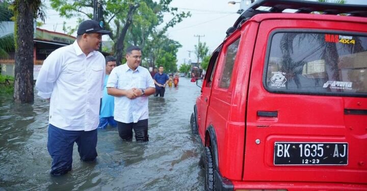 Bobby Nasution Terobos Banjir Lihat Langsung Kondisi Warga