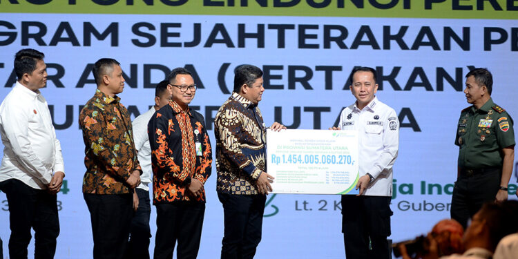 Pj Gubernur Sumut Agus Fatoni Luncurkan Dua Gerakan Serentak Guna Lindungi Pekerja Rentan