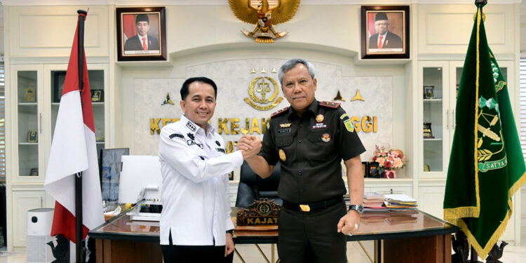 Pj Gubernur Agus Fatoni Silaturahmi ke Kejati Sumut Guna Bahas Persiapan PON XXI dan Pilkada Serentak