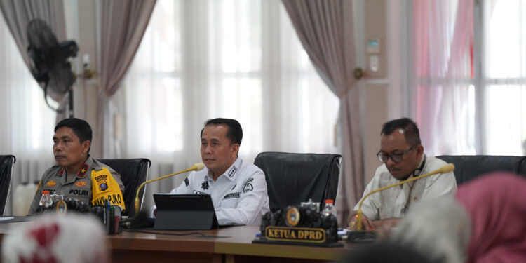 Pj Gubernur Agus Fatoni Motivasi Awak Media Tunjukkan Sumut sebagai Tuan Rumah PON yang Baik   