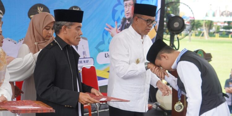 Pj. Bupati Langkat Faisal Hasrimy Wisuda 167 Hafiz-Hafizah: Keberkahan untuk Langkat